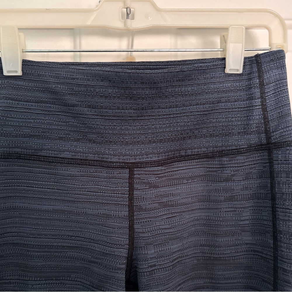 Athleta Salutation (RN 54023) 7/8 Leggings (NWOT) - Picture 4 of 11